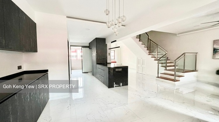 Blk 221 Kovan Green (Hougang), HDB Executive #552453501
